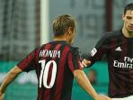 juraj-kucka-dan-keisuke-honda_20160201_121942.jpg