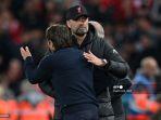 jurgen-klopp-kanan-dan-pelatih-kepala-tottenham-hotspur-italia-antonio-conte.jpg