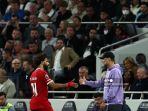 jurgen-klopp-menjabat-tangan-striker-andalannya-11-mohamed-salah.jpg