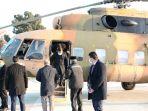 jusuf-kalla-naik-heli-militer-di-afganistan.jpg