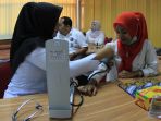 kabut-asap-di-pekanbaru-warga-datangi-posko-kesehatan_20190918_182256.jpg