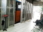 kaca-di-terminal-trans-pakuan-dipecahkan-istri-pegawai-pdjt_20180104_225432.jpg