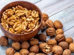 kacang-kenari-atau-walnut-walnuts-a-sdf-aerg-rth.jpg
