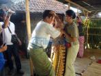 kadek-piliani-dibopong-keluarganya_20150606_122213.jpg