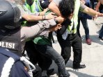 kader-hmi-sulselbar-menuju-kongres-bentrok-dengan-polisi_20151119_151534.jpg