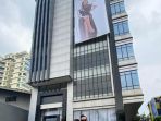 kado-tower-gilang-widya-pramana-untuk-istrinya-di-usia-29-tahun_20201015_132253.jpg