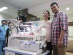 kahiyang-ayu-dan-bobby-nasution-preskon-kelahiran-anak-pertama_20180803_184059.jpg