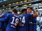 kai-havertz-kanan-diberi-ucapan-selamat-oleh-rekan-satu-timnya.jpg
