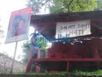 kain-bertuliskan-salam-sakit-hati-di-posko-pdip-buleleng_20160622_104933.jpg