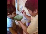 kakak-beradik-makan.jpg