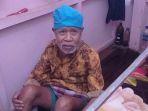 kakek-tertidur-d-bawah-ranjang.jpg