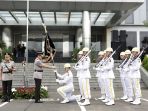 kakorlantas-polri-dari-irjen-pol-agung-budi-maryoto-kepada-brigjen-pol-royke-lumowa_20170104_160135.jpg
