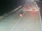 kamera-cctv-merekam-kejadian-janggal-di-km-65-tol-cipularang.jpg