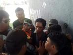 kammi-makassar-nyaris-ricuh_20160502_113207.jpg