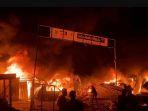 kamp-pengungsi-di-rafah-dibakar-oleh-tentara-israel-melalui-pengebomban.jpg