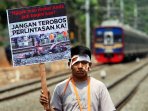 kampanye-keamanan-perlintasan-kereta-api_20151016_152835.jpg