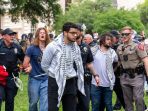 Berita Foto : Polisi AS Tangkapi Mahasiswa Pendukung Palestina, Tuduh Sebarkan Anti Semit