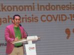 kamrussamad-berikan-pemaparan-opposition-leaders-economic-forum_20200313_204512.jpg