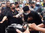 kang-emil-tundukan-kepala.jpg