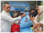 kantong-biru-muda-isi-sembako.jpg