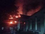 kantor-bupati-halmahera-maluku-utara-selatan-terbakar.jpg