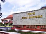 kantor-bupati-pamekasan_20150109_220529.jpg