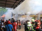 kantor-dinas-perumahan-dan-permukiman-samarinda-terbakar_20180101_132812.jpg