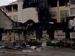 kantor-dprd-papua-barat-pasca-dibakar-massa_1.jpg