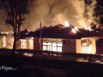 kantor-kemenag-jayapura-terbakar.jpg