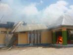 kantor-kpu-terbakar_20151011_154724.jpg