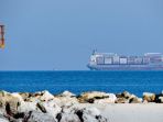 kapal-alexander-maersk-yang-telah-membawa_20180626_181529.jpg