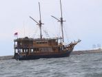 kapal-augustine-phinisi-bersandar-di-taman-impian-jaya-ancol_20210324_173811.jpg