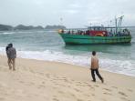 kapal-berbendera-india-angkut-imigran-srinlanka_20160614_141843.jpg