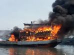 kapal-bintang-samudra-terbakar_20180730_121132.jpg