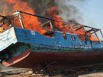 kapal-ikan-asal-indonesia-dibakar.jpg