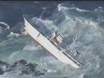 kapal-ikan-jepang-terdampar-di-kozushima.jpg
