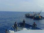 kapal-illegal-fishing-di-laut-sulawesi.jpg