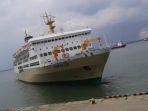 kapal-laut-km-lambelu-bersiap-sandar-di-pelabuhan-semayang-balikpapan.jpg