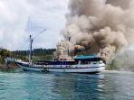kapal-lob-indosiren-terbakar-di-raja-ampat.jpg