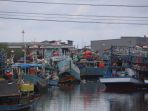 kapal-nelayan-sandar-di-pelabuhan-muara-angke_20210105_155849.jpg