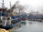 kapal-parkir-di-JICT.jpg