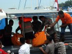 kapal-pengangkut-tki-tenggelam-di-batam_20161102_235720.jpg