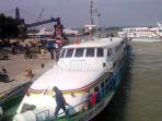 kapal-penumpang-natuna-express_20150507_143546.jpg