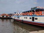 kapal-penyeberangan-bersandar-di-dermaga-kali-adem.jpg