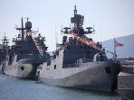 kapal-perang-armada-laut-hitam-rusia-di-hari-angkatan-laut-75.jpg