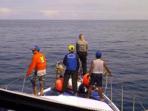 kapal-pesiar-cahaya-pelangi-membawa-tim-pencari-pesawat_20141230_075105.jpg