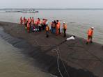 kapal-pesiar-eastern-star-terbalik_20150603_151142.jpg