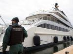 kapal-pesiar-milik-oligarki-rusia.jpg
