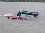 kapal-pomong-tenggelam-di-perairan-malarco.jpg