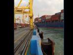 kapal-tabrak-dermaga-tanjung-emas.jpg